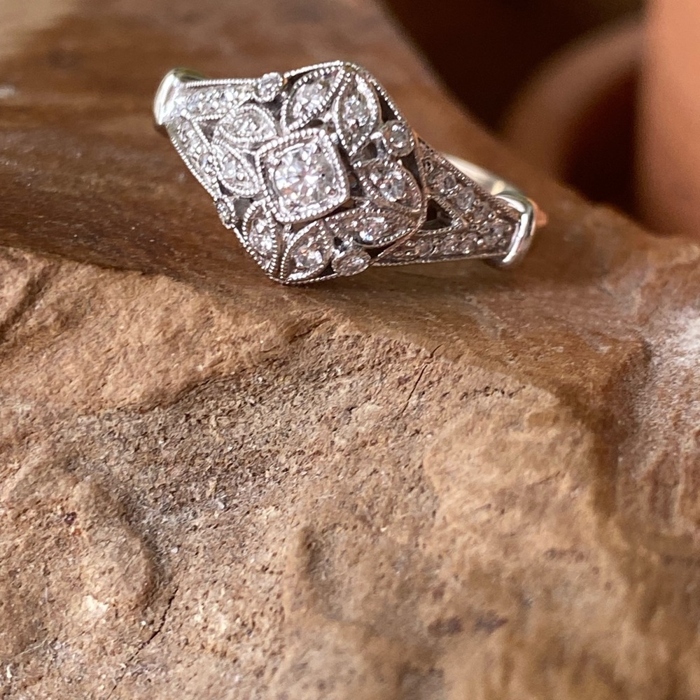 Elegant 14k white gold Diamond Ring